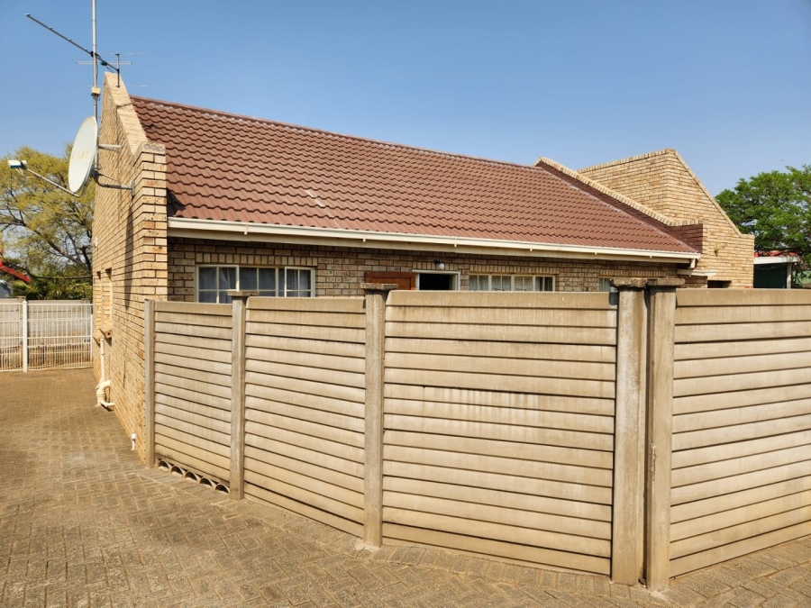 3 Bedroom Property for Sale in Uitsig Free State